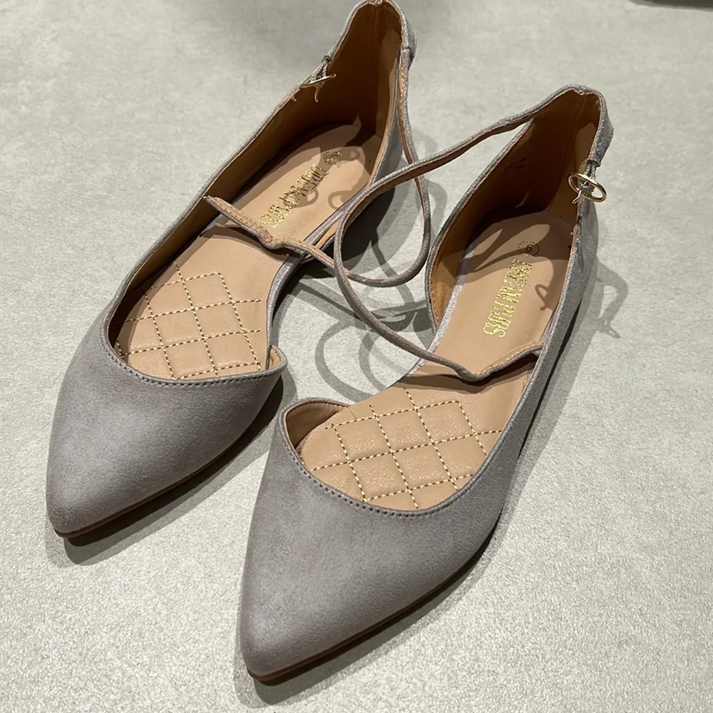 Women size 6 Pointed gray ballet flats with adjustable strap shoes